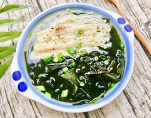 CANH RONG BIỂN NẤM KIM CHÂM